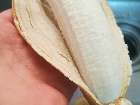 まな板包丁を使わない安全なバナナの切り方